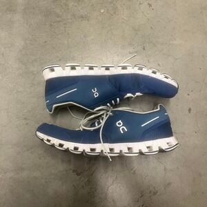 Navy and white On Cloud Cloudswift trainers‎